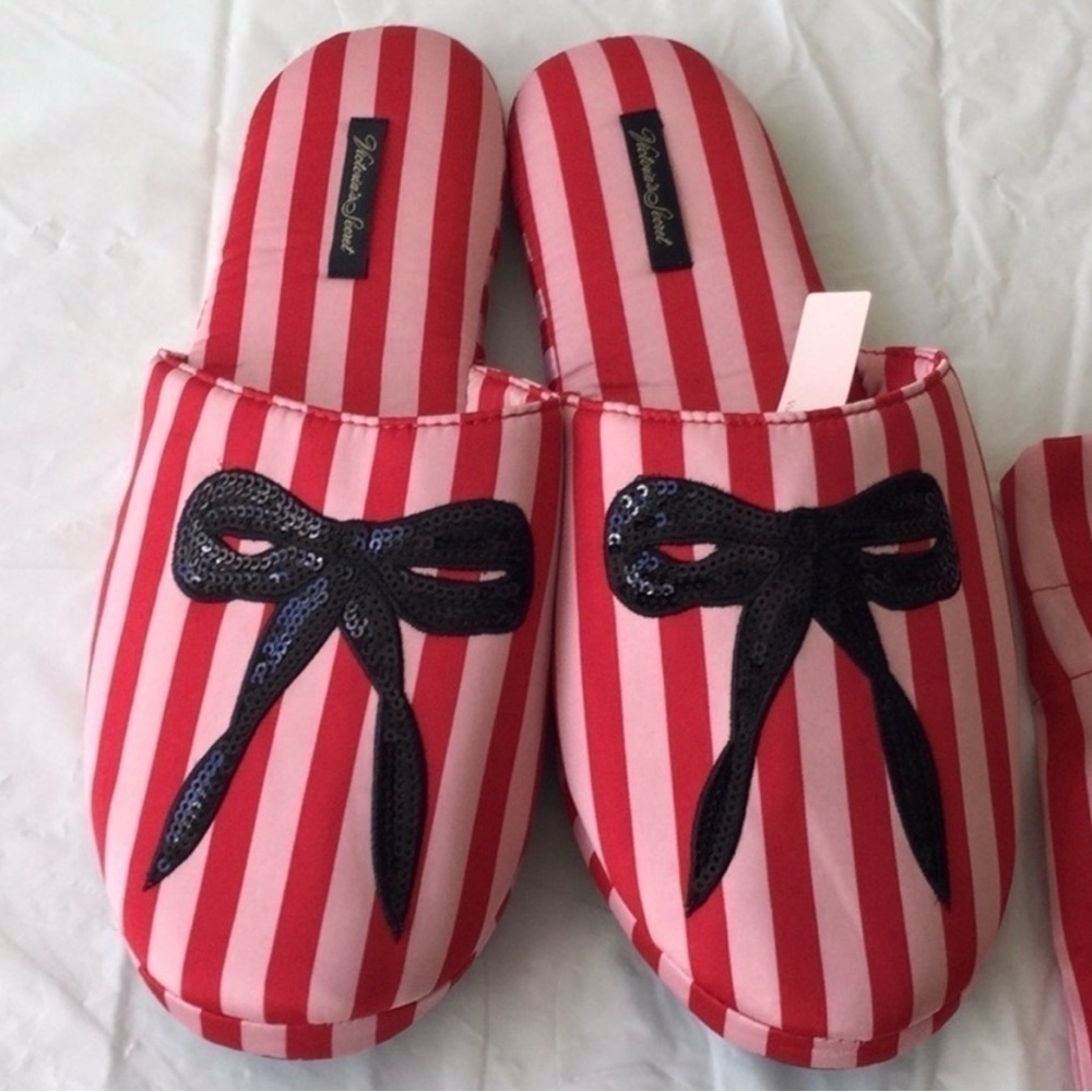 Victoria Secret Stripped Pink & Red Slippers 2 pc with slipper bag Sz L (9/10)